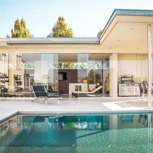 photo-1582268611958-ebfd161ef9cf